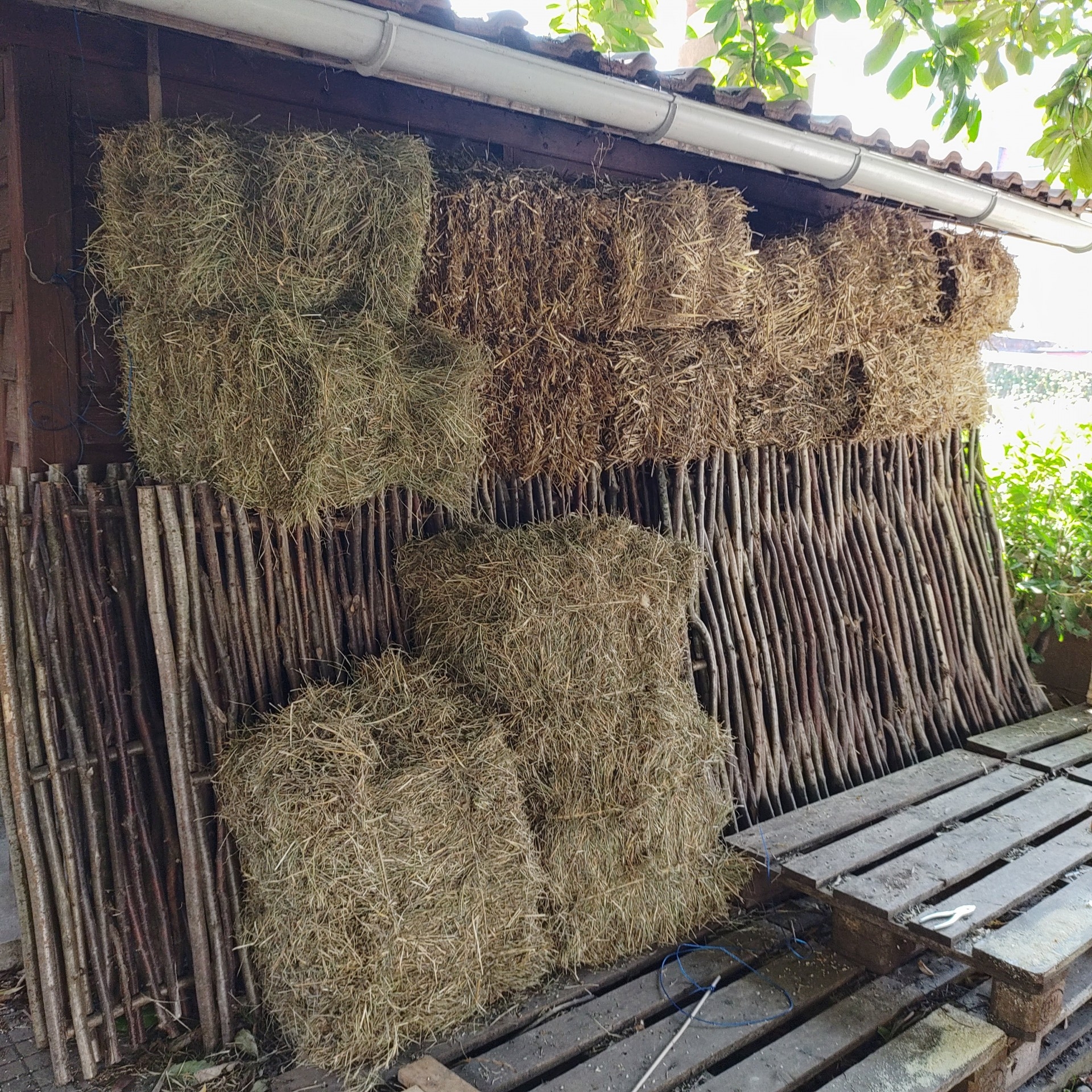 Stockage de bottes de paille et foin